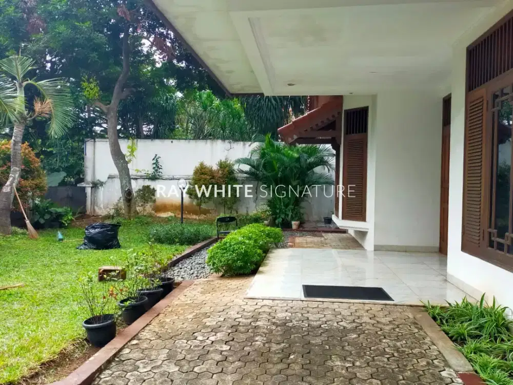 Di Jual Rumah Lama Di Jl Utama Lamandau, Jalan depan Lebar 4 Mobil