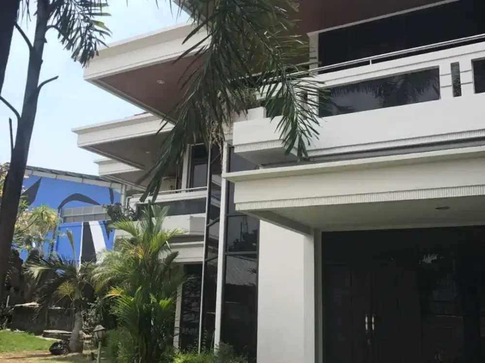SEWA MURAH Rumah Raya Darmo Permai STRATEGIS, SEMI FURNISH