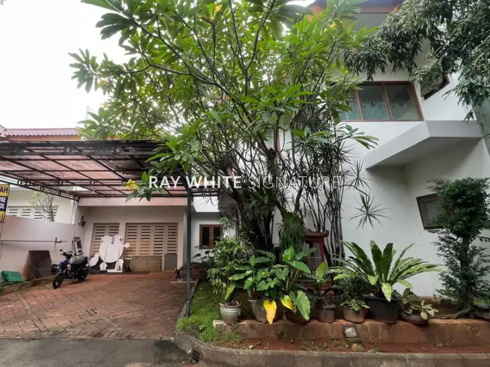 Dijual Rumah Lama Layak Huni Nuansa Bali di Town House di Lebak Bulus