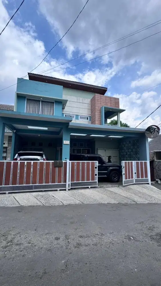 Rumah nyaman dengan view city light pada malam hari
