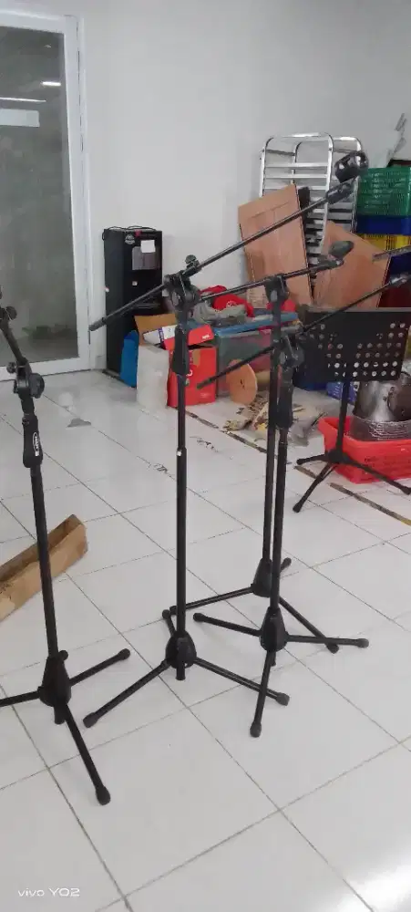 Cuci gudang stand mic