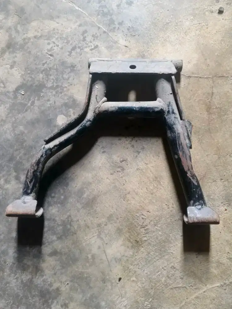 Standar kaki tengah Honda beat