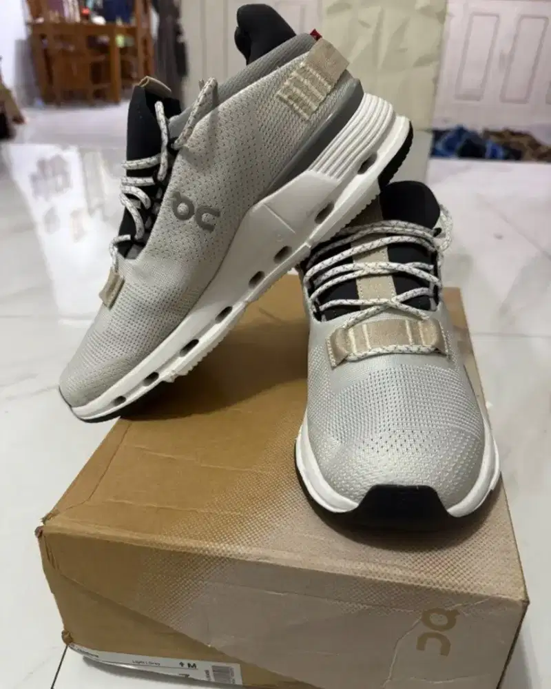 Sepatu on cloud monster Roger size 40 original BNIB