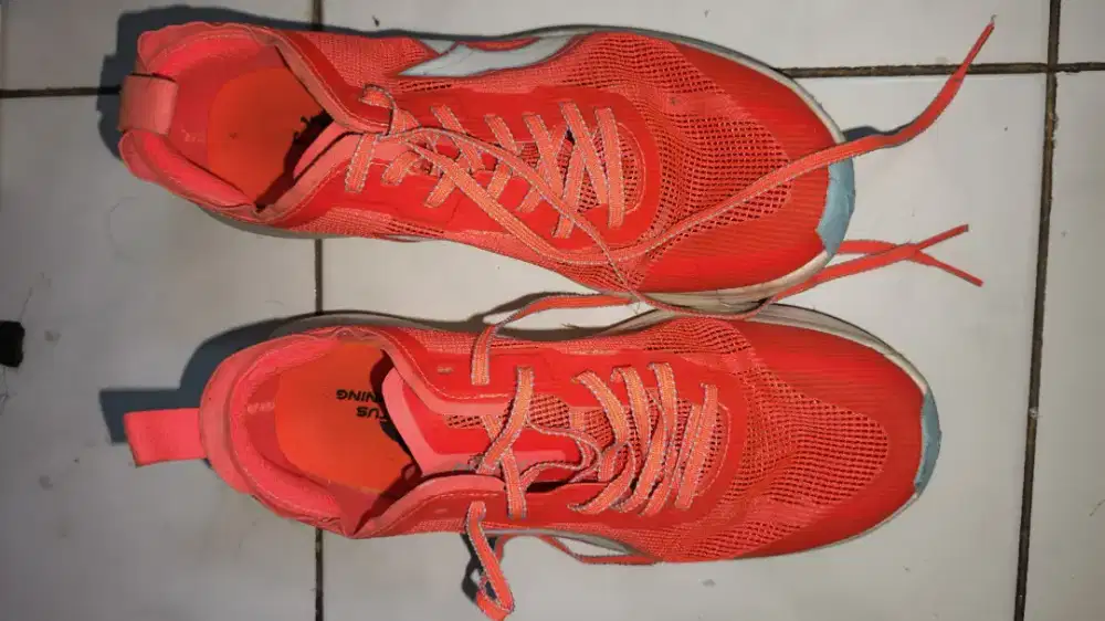 sepatu running otusight hypersonic 1.3