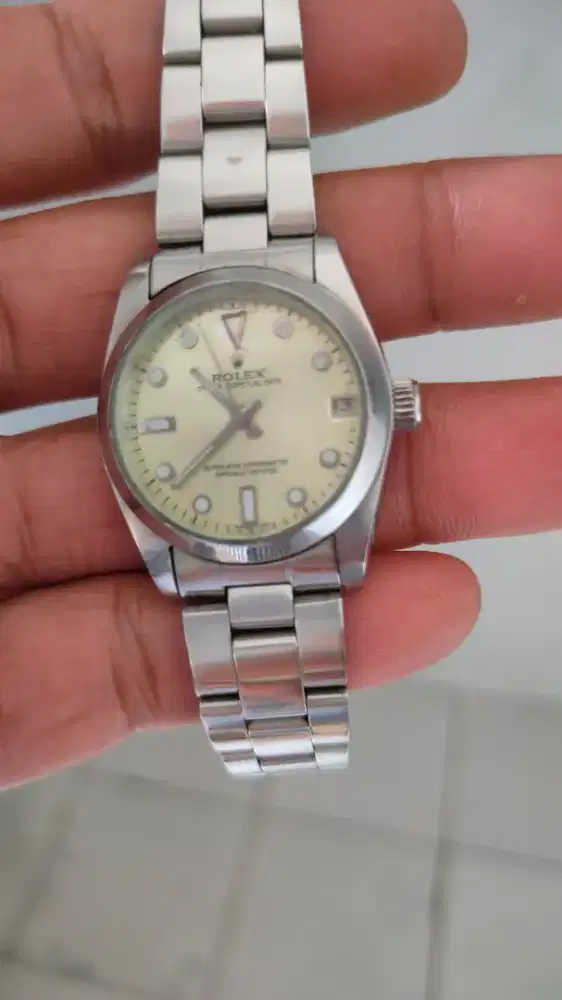 Jam tangan wanita Rolex oyster perpetual date silver rare