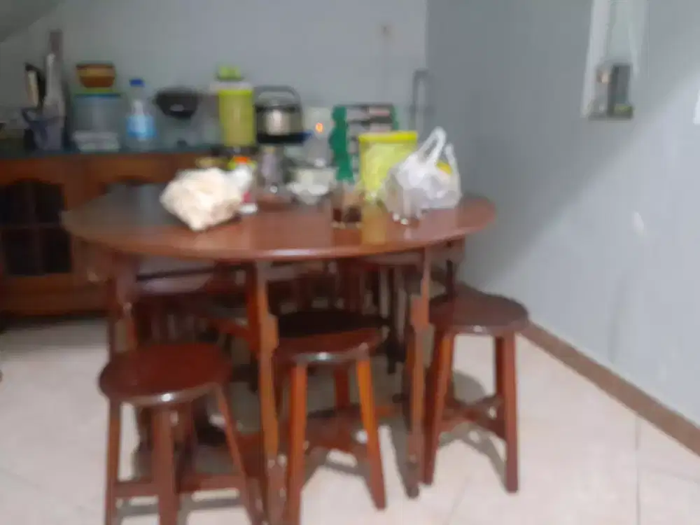 Meja makan jati