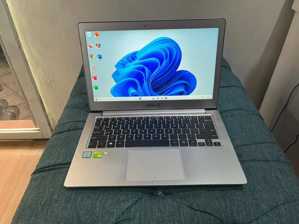 Laptop Asus UX303U (second). 4 jutaan normal dan bergaransi
