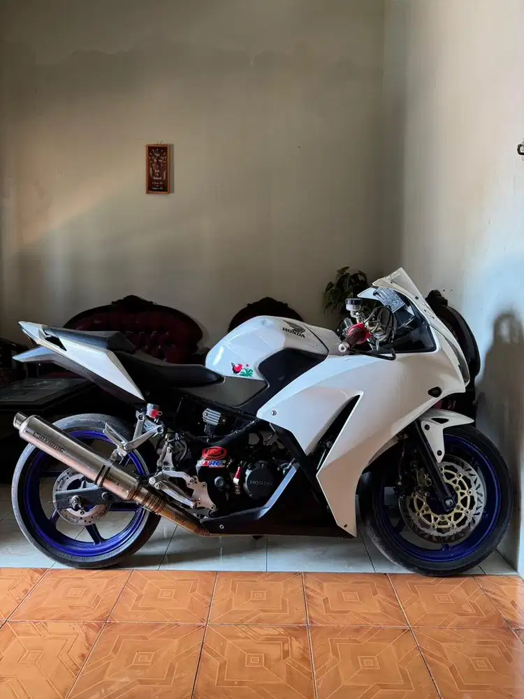 HONDA CBR 150 R ( K45 ) 2014