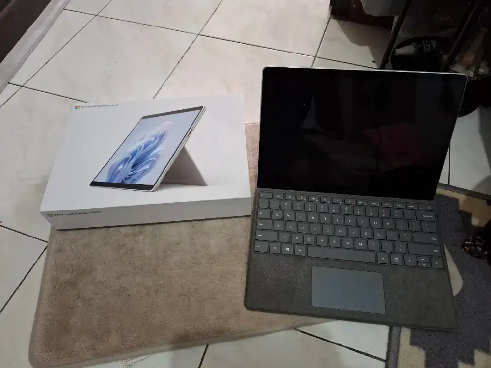 Microsoft Surface Pro 9 8/256 i5 Platinum full set like new