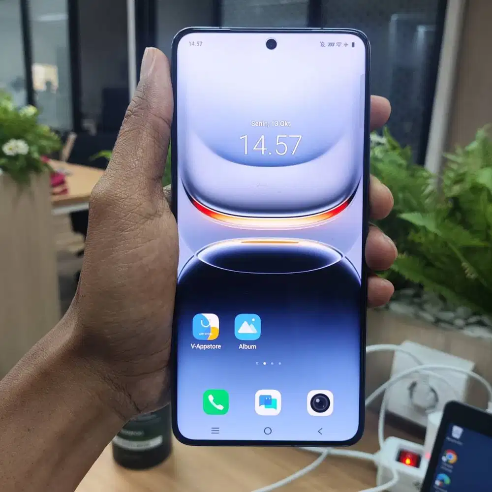 IQOO 13 FULLSET 12 / 256 GB MULUS BUKAN PEMAKAIAN GAMING