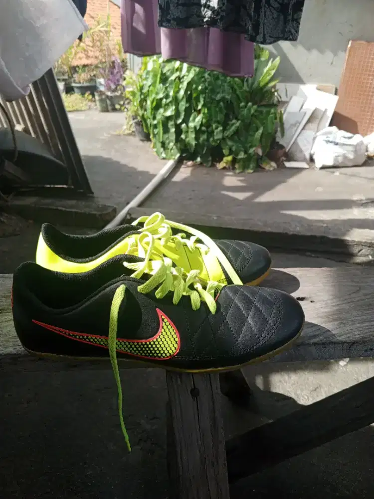 Sepatu Futsal Nike Ukuran 41
