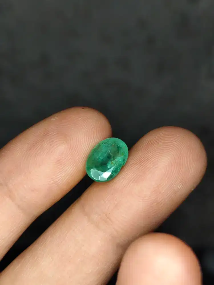 Natural Emerald Beryl Insignificant 2.50crt Bluish Green
Memo MRI