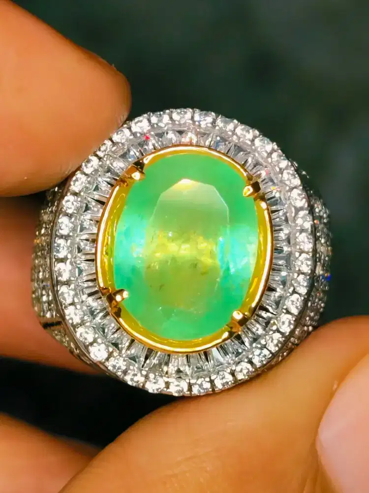 Natural Emerald Zamrud Colombia 4.90crt Kristal Nyala
Sertifikat WGL