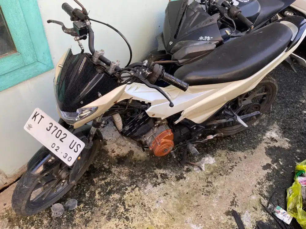 Motor Suzuki FU 2015
