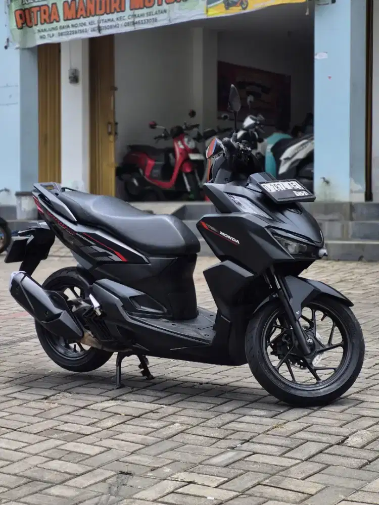 HONDA VARIO 160 CBS 2023 KM 31RB DP CUKUP 1JT