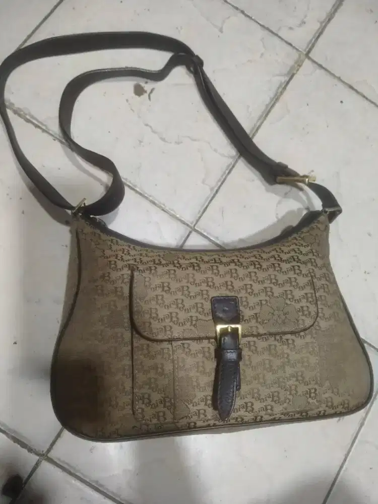 Bonia Italy shoulder