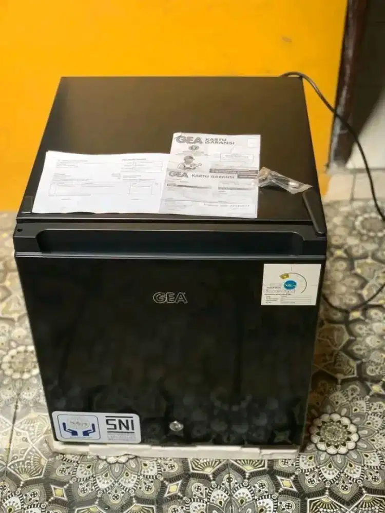 Kulkas minibar GEA PORTABLE RS-06DR
