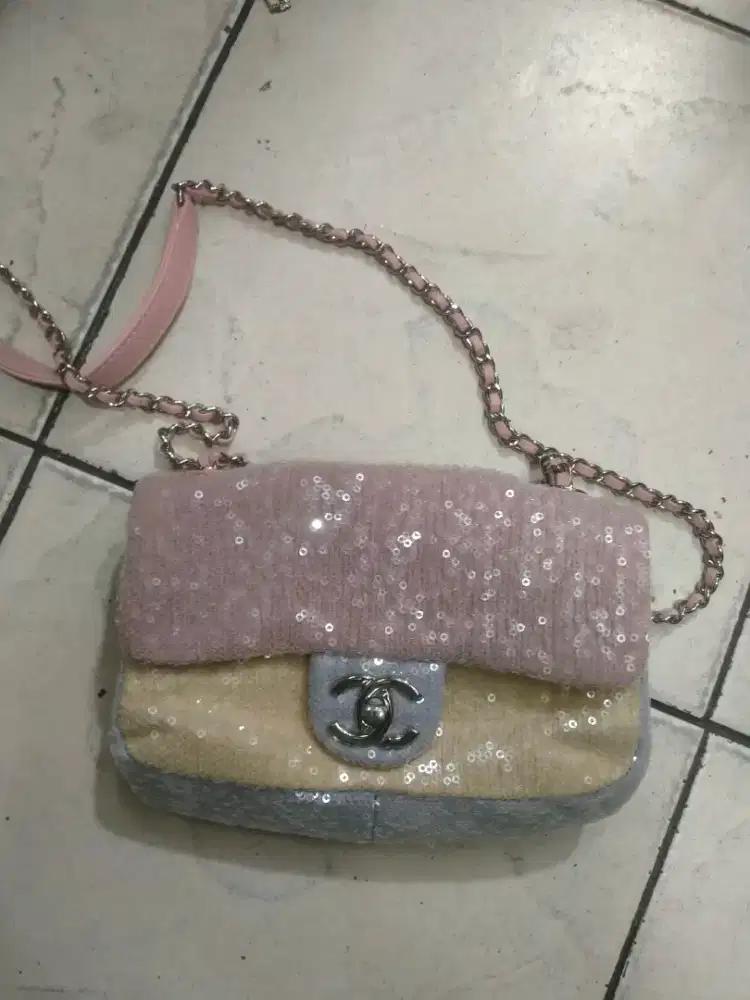 Chanel slingbag