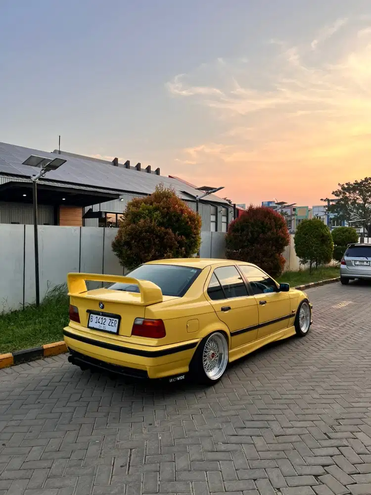 BMW 320i 1994 Bensin