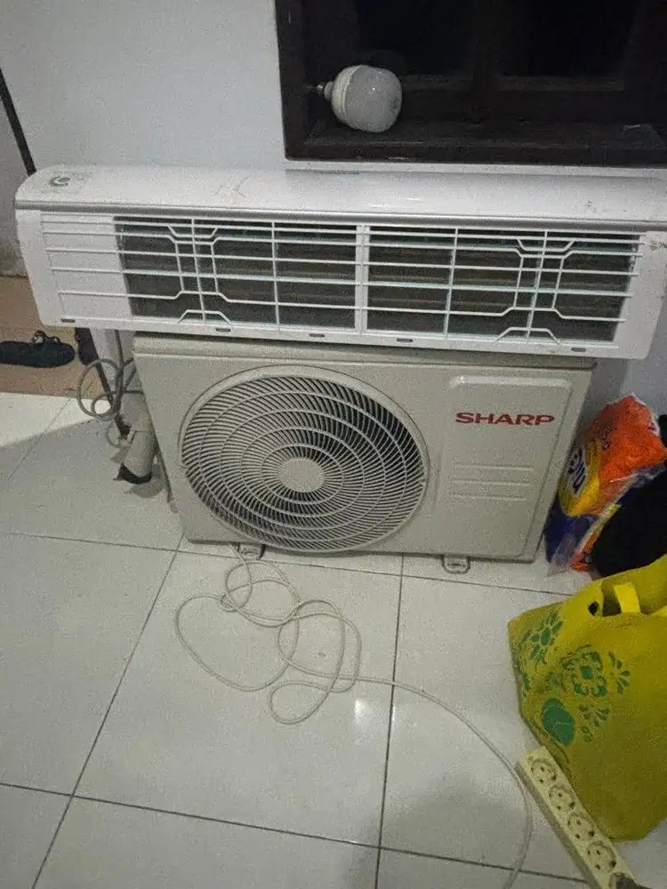 Ac sharp 2pk pemakaian baru 4 bulan