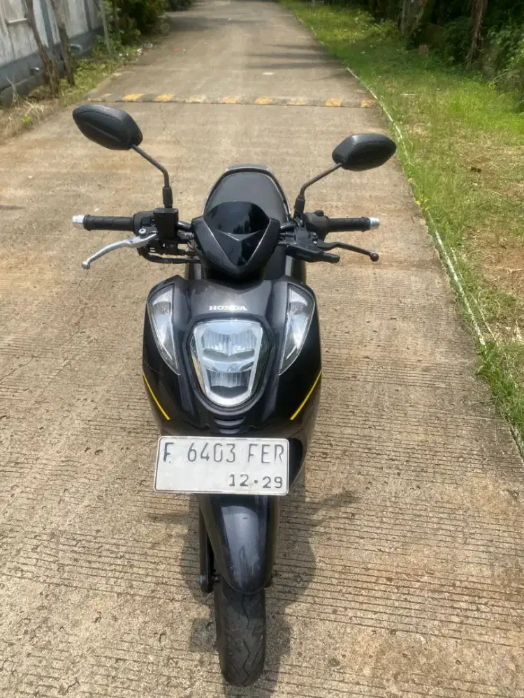 Nia:DP 750K GENIO CBS PLAT F KAB PAJAK HIDUP