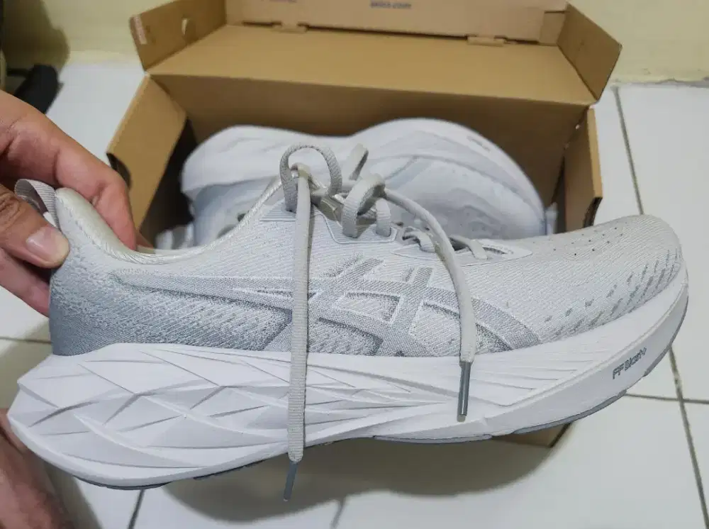 Asics Novablast 4 Steel Grey, Size 44 Original