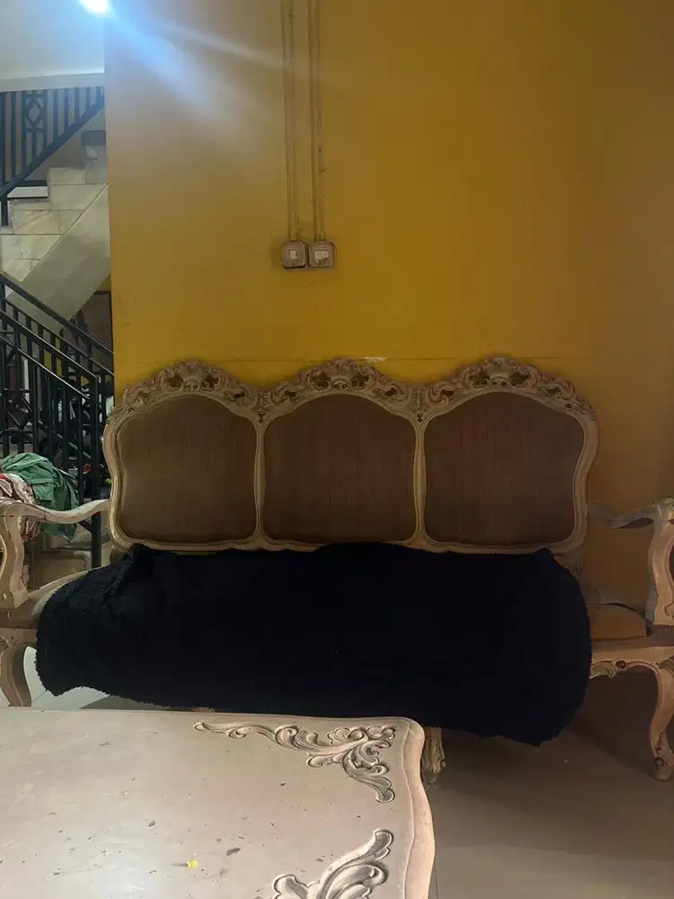 Di jual sofa jati tahun 80an kondisi 70%