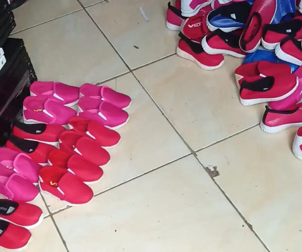 Jual sepatu anak tutup Toko jual murah harus ambil semua nya