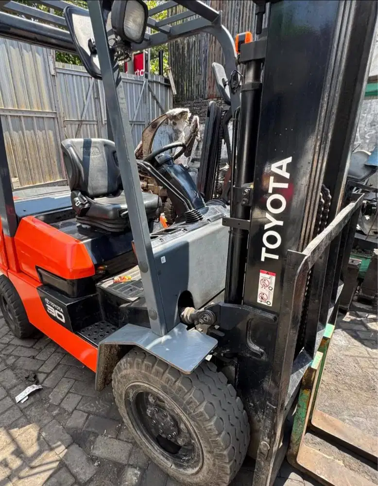 FORKLIFT TOYOTA 3 TON MAST 3 STAGE 4,5 METER MATIC ORIGINAL UNIT 2022