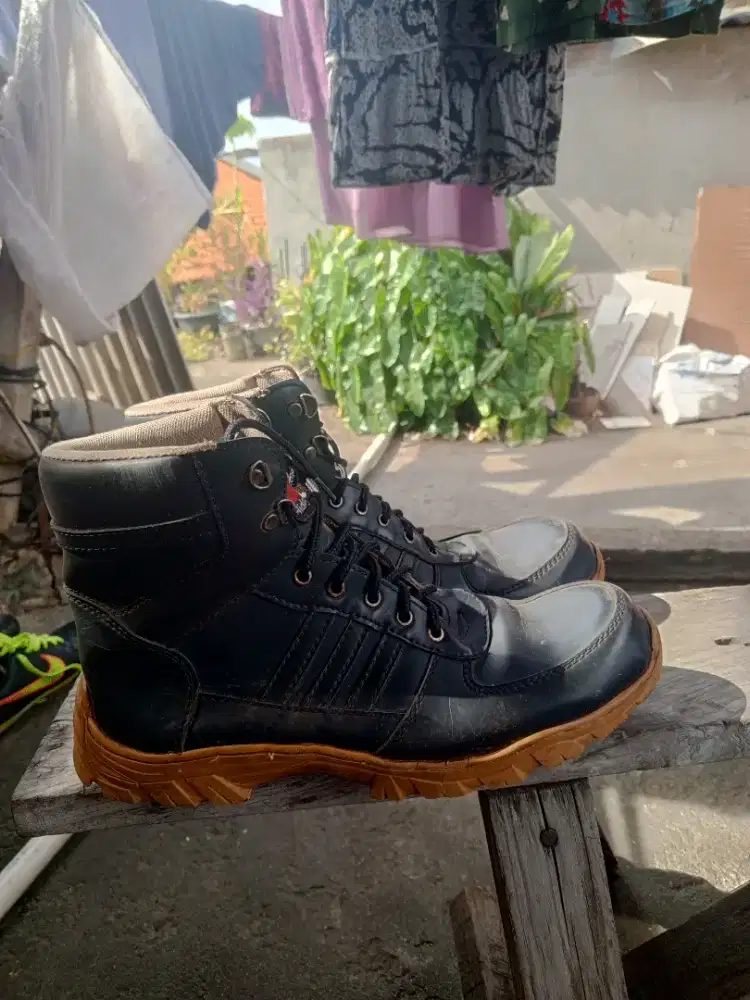 Sepatu Boots Pria Safety Kerja/Touring