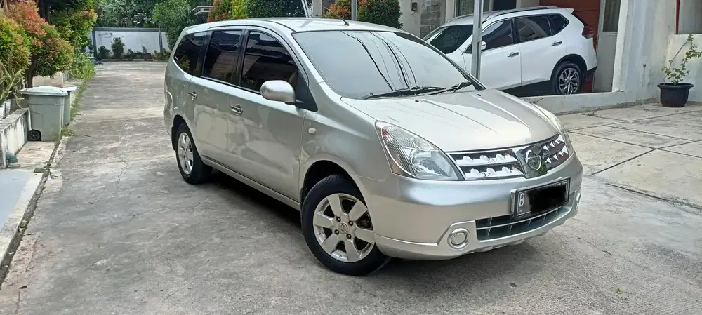 Nissan Grand livina 2011 Bensin