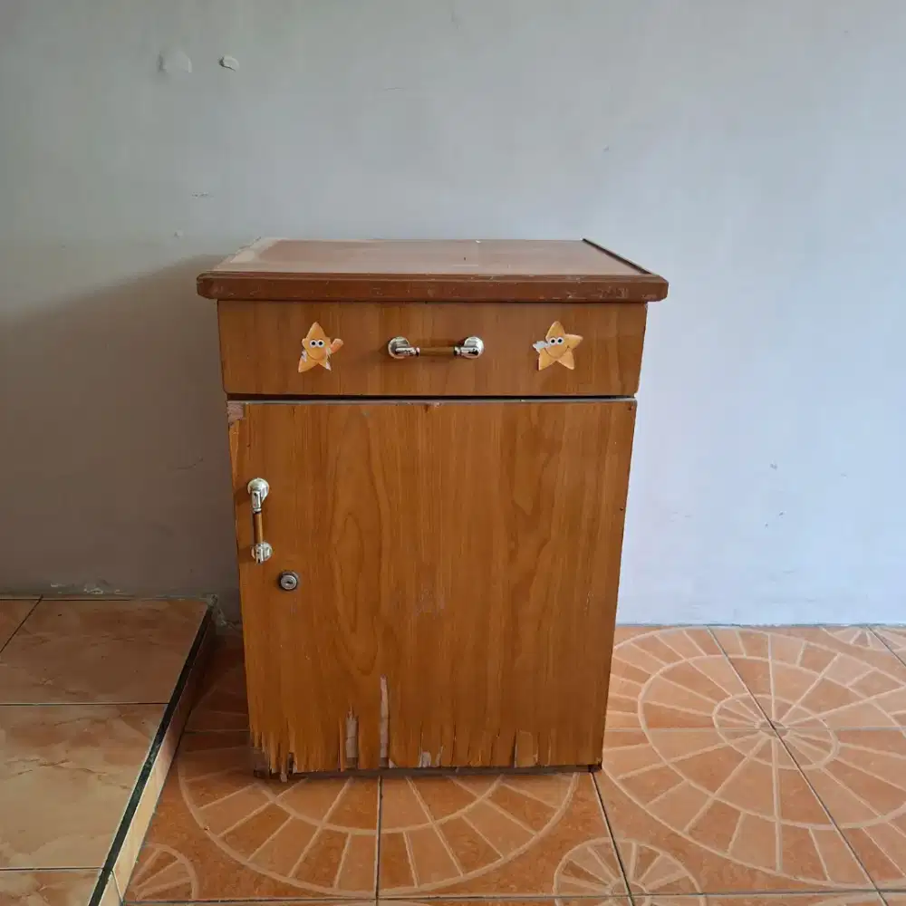 Lemari Serbaguna ada Laci