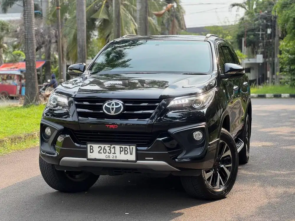 Fortuner 2.4 VRZ TRD AT 2018 HITAM
