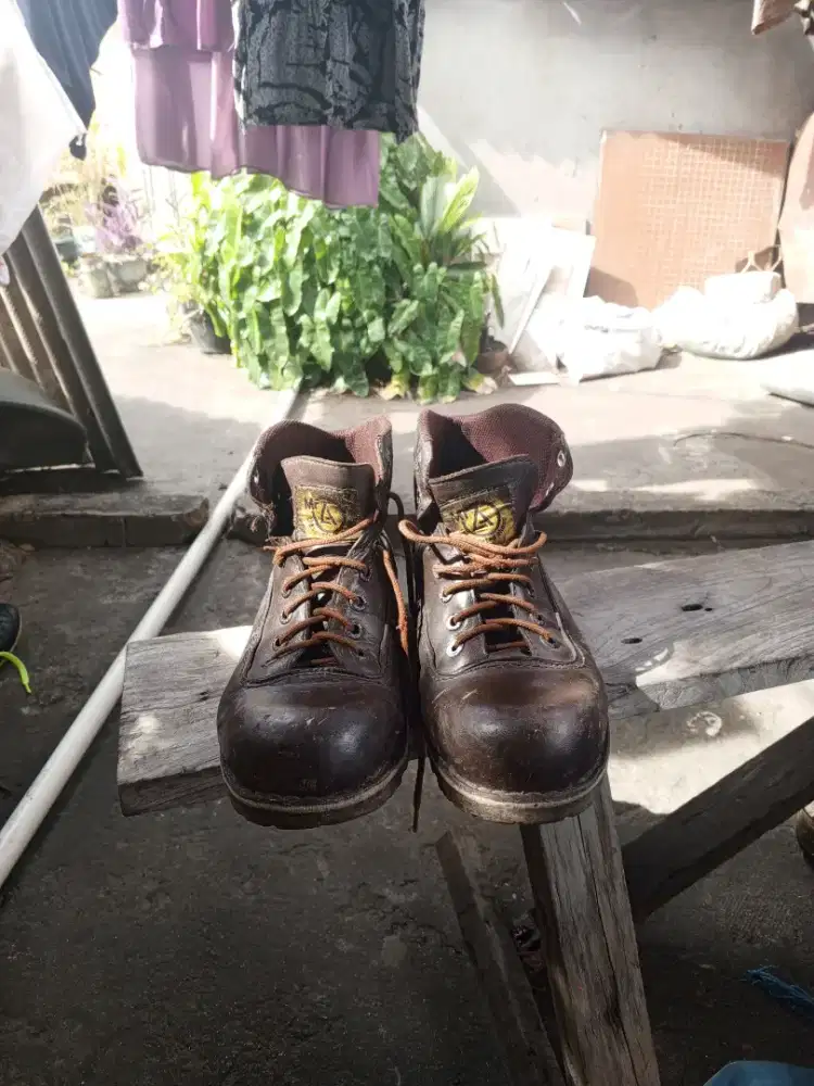 Sepatu Kulit Boots Pria Ujung Besi Safety Boots Kerja Lapangan Proyek