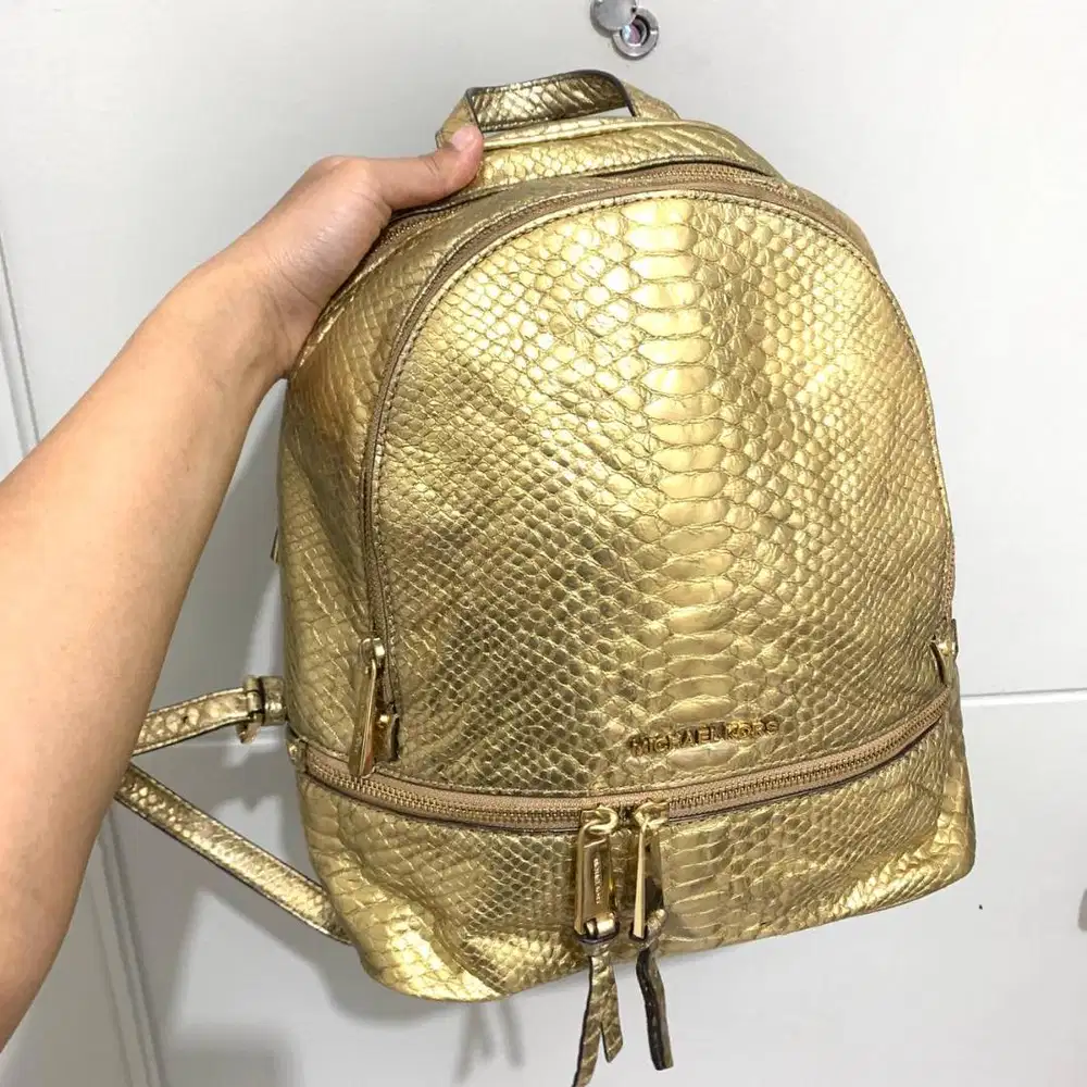 Preloved Tas Michael Kors Rhea Medium Metallic Leather Backpack