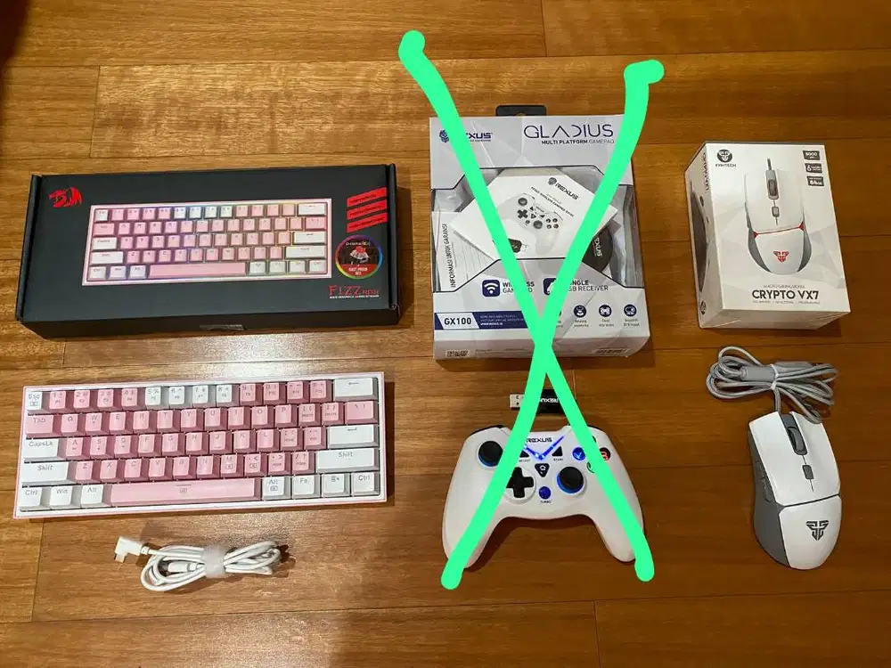 paket equip gaming keyboard mechanical RED DRAGON , mouse FANTECH kond