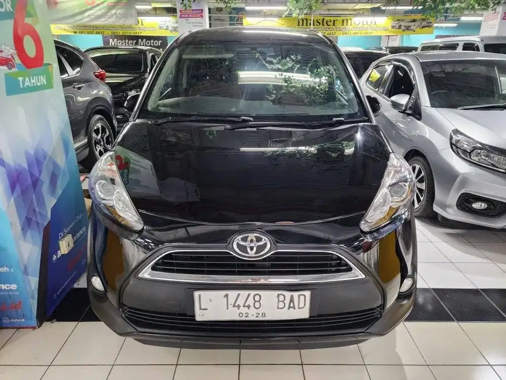TOYOTA SIENTA 1.5 V MATIC THUN 2017 HITAM SURABAYA