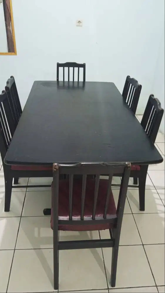 Jual cepat 1 full set meja makan beserta kursi
