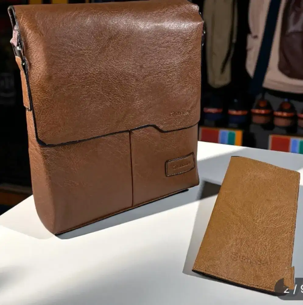 Tas slempang dan dompet warna cokelar