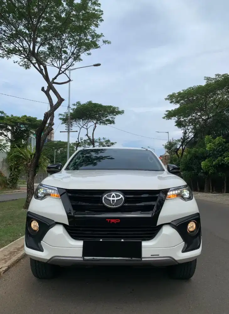 TOYOTA FORTUNER 2.4 VRZ TRD SPORTIVO DIESEL AT KM 13RB