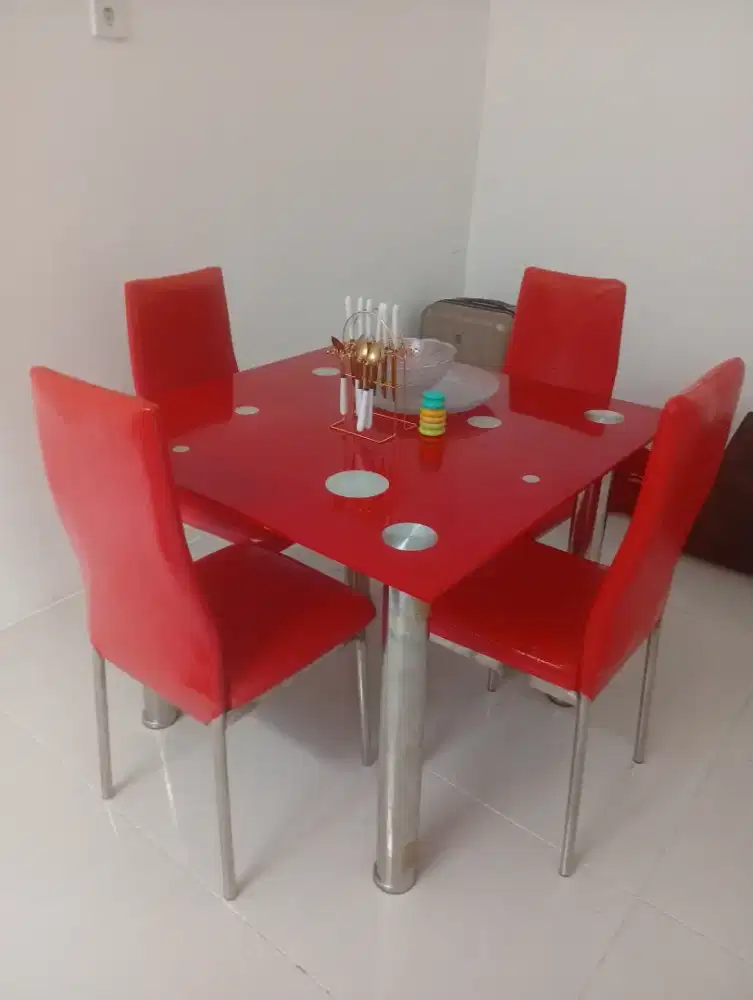 Meja Makan 4kursi 600rb