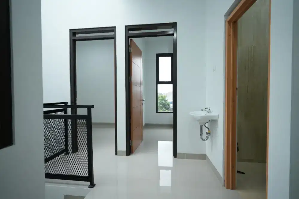 Dijual Rumah buah batu 3 lantai komplek cantik
