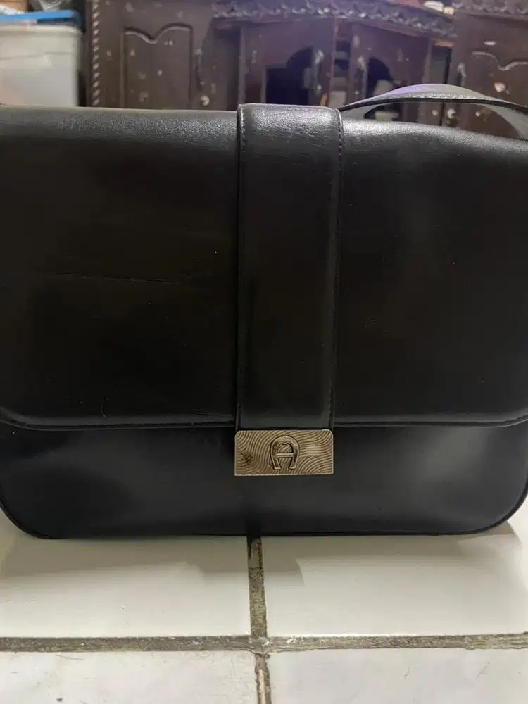 Tas hitam kulit asli wanita vintage