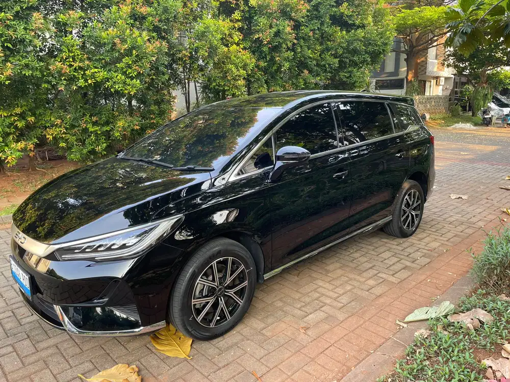 BYD M6 2025 Listrik
