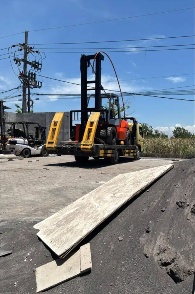 JUAL FORKLIFT BEKAS BERKUALITAS SIAP PAKAI BERGARANSI TAHUN MUDA