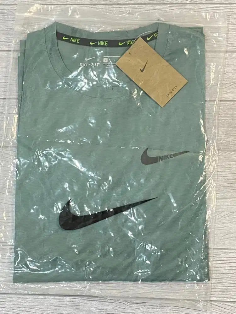 Kaos dryfit nike tosca size L