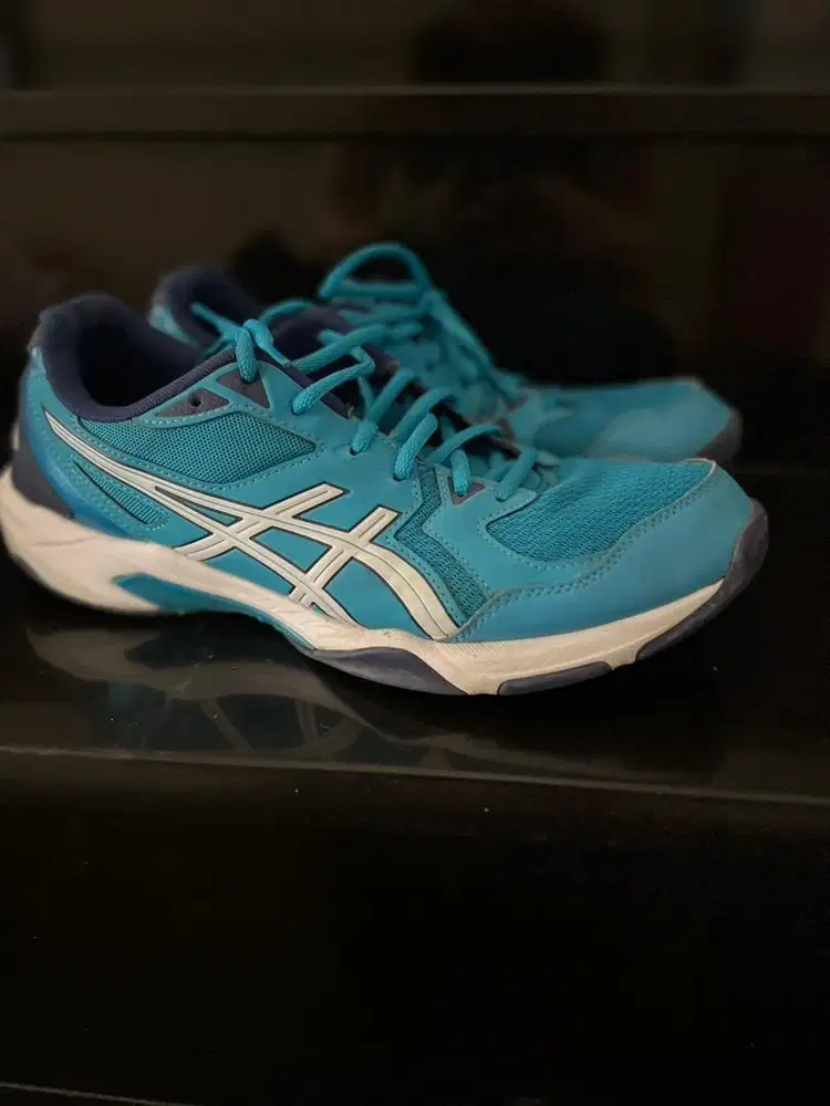 Sepatu lari asics
