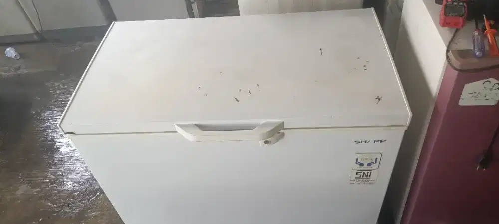 Jual kulkas freezer box 190L Sharp normal dan garansi satu bulan,