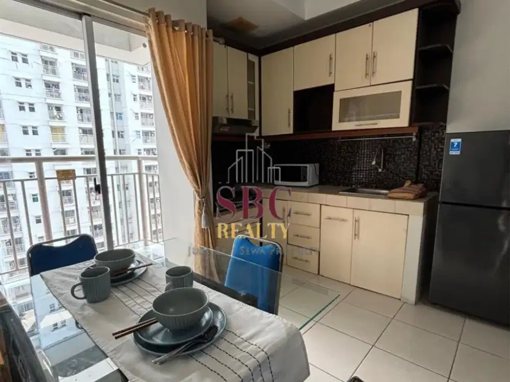 Sewa Unit Apartemen Mediterania Garden Residence 2 Tipe 3BR Furnished Lengkap View Swimming Pool
