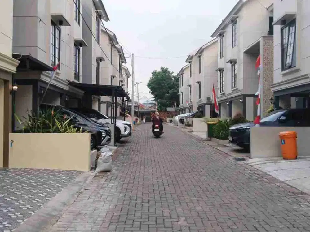 OVER KREDIT RUMAH 3 LANTAI RADAR AURI